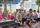 102 Personel Polres Pamekasan Naik Pangkat, Disiram Air Kembang dan Air Water Canon